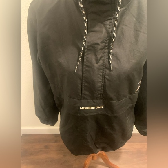 Looney Tunes members only windbreaker - Picture 2 of 5